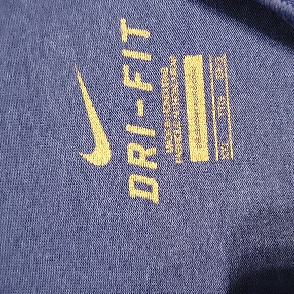 NIKE Tshirt - Picture 2 of 3